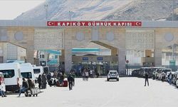 Türkiye-İran sınırındaki gümrük kapılarında günübirlik yolcu geçişleri durduruldu