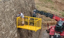 Gazimağusa Belediyesi, surlarda temizlik çalışmalarına başladı