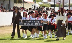 İskele'de 23 Nisan coşkusu... Cumhuriyet Stadyumu'nda gösteriler sunuldu