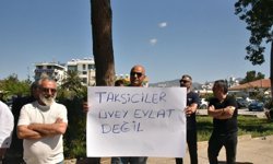 Kıbrıs Türk Taksici Dernekleri Federasyonu, Bayındırlık ve Ulaştırma Bakanlığı önünde eylem yaptı