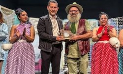 'Kozalar' oyunu Beşparmaklar Tiyatro Festivali'nde prömiyer yaptı