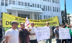 Taksiciler bakanlık önünde: Sektör sahada, araçlar Bayındırlık'a yığıldı