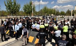 Taksiciler eylemlerini Meclis önüne taşıdı