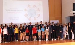 'Dünyada barış' konulu kompozisyon yarışmasının ödül töreni yapıldı
