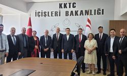Oğuz, bakanlık merkezinde ve bağlı dairelerde görev yapan personelle bayramlaştı