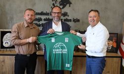Sadıkoğlu, KKTC Vakıflar Tekerlekli Sandalye Basketbol Takımı'nı kabul etti