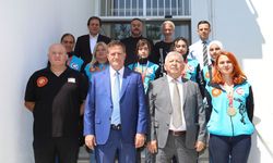 Arıklı: 'Uluslararası başarı kazanan sporcularımız ülkemizin pırlantalarıdır'