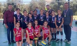 Çocuklar voleybol şöleninde coştu