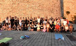 Dünya Yoga Günü Girne Antik Liman'da kutlandı