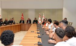Erhürman, KKTC A Milli Futbol Takımı'nı kabul etti