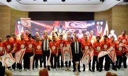 Erhürman: 'Küçük ülkede, az nüfusla pırıl pırıl gençler çıktıysa, bu halkın önünde kimse duramaz'