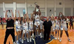 Girne Belediye Başkanı Şenkul, Kadınlar Basketbol Ligi şampiyonu Akdeniz Spor Birliği'ni kutladı