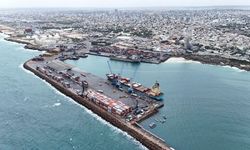 Türkiye'den Somali'ye ilk kez doğrudan bir kargo gemisi ulaştı