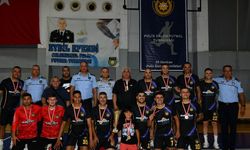 4'üncü Eybil Efendi Polis Salon Futbol Turnuvası'nın şampiyonu Girne Polis Müdürlüğü takımı oldu