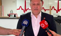 Cumhuriyet Meclisi Başkanı Öztürkler, Cumhurbaşkanı Erhürman'ı hastanede ziyaret etti