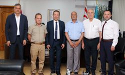 Ertuğruloğlu, Kıbrıs Türk Belediye Başkanları Derneği yönetimini kabul etti