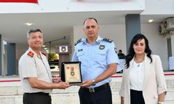 Meslekte 30 hizmet yılını tamamlayan Adalıer'e plaket