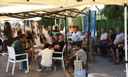 Arama-kurtarma çalışmaları devam ederken, kayıp yakınlarının Girne Limanı'ndaki bekleyişi sürüyor