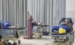 Endonezya'da yaklaşık 2 bin kişinin okullarda dağıtılan yemekten zehirlendiği düşünülüyor