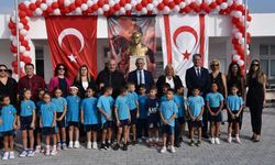 İlköğretimde yeni ders yılı başladı. Bakan Çavuşoğlu Çayırova İlkokulu binasının açılışını yaptı