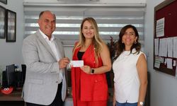 Karavezirler, anaokulu ve ilkokul öğrencileri için hazırlanan eğitim çeklerini müdürlere teslim etti
