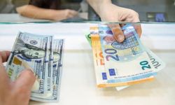 Sterlin 66,60 TL, euro 55,90 TL, dolar 49,80 TL'den işlem görüyor