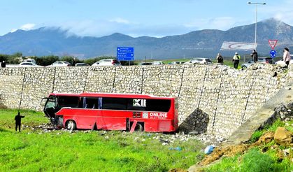 Kontrolden çıkan KIBHAS'a ait yolcu otobüsü tarla içine düştü..Kazada 2 kişi yaralandı