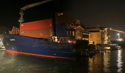 İstanbul Boğazı'nda gemi alarmı: 'KAPPA' yalıya metreler kala karaya oturdu