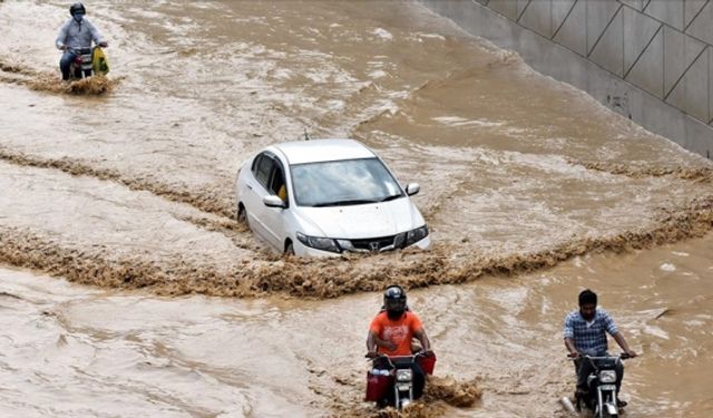 Pakistan'da buzulların erimesi sebebiyle sel uyarısı verildi