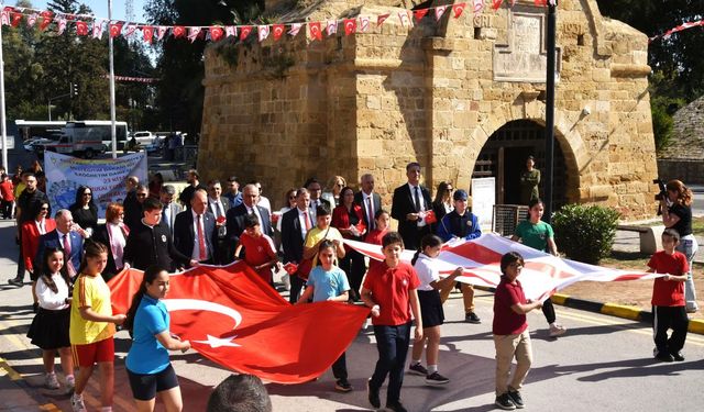23 Nisan Ulusal Egemenlik ve Çocuk Bayramı kutlamaları çerçevesinde Lefkoşa’da kortej düzenlendi