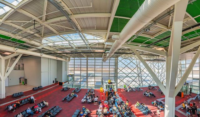 Ercan’da 10 günde 160 bin yolcu ve bin 27 uçağa hizmet verildi