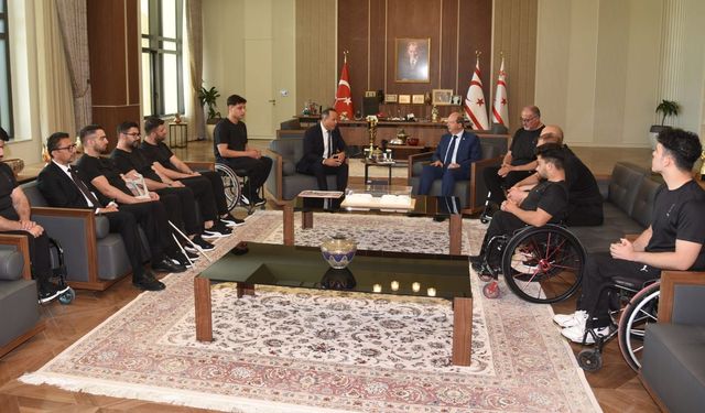 Tatar, Vakıflar Tekerlekli Sandalye Basketbol Takımı’nı kabul etti