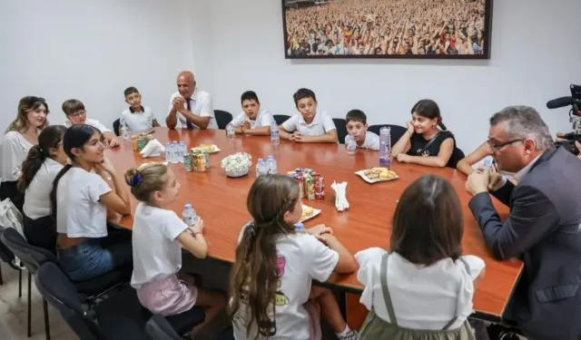 Erhürman, Dört İşlem Eğitim Merkezi öğrencilerini ağırladı: Umut doldum!