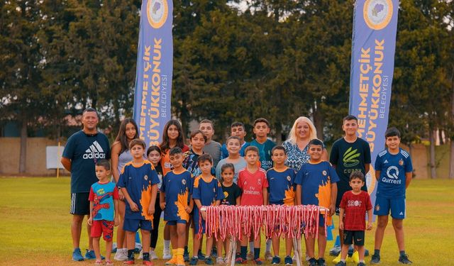 Mehmetçik Üzüm Festivali'nde dün akşam Kıbrıs Gecesi yapıldı, Grup Otantik sahne aldı