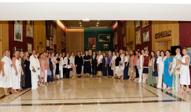 Sibel Tatar, Kuzey Kıbrıs Kadın Örgütleri Ağı’na bağlı derneklere başlattığı ziyaretlerine Lefkoşa’da devam etti