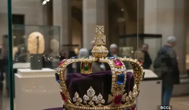 Louvre Müzesi soygunu: İmparatoriçe Eugenie'nin paha biçilmez tacı müzenin dışında kırık şekilde bulundu