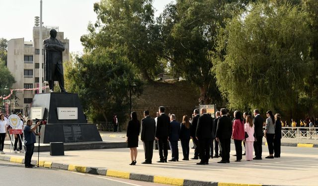 24 Kasım Öğretmenler Günü: Lefkoşa Atatürk Anıtı önünde tören düzenlendi