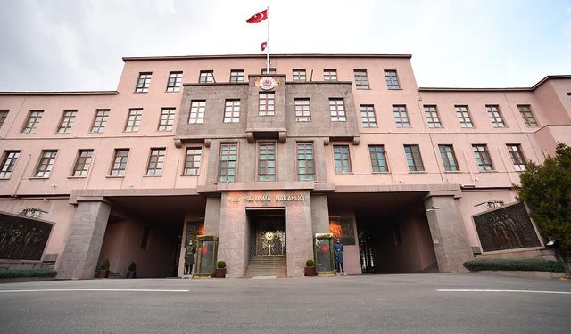 Azerbaycan'dan Türkiye'ye gitmek için havalanan C30 kargo uçağının Gürcistan'da düştüğü