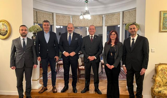 Bakan Ataoğlu, Polonya ziyaretinde Büyükelçi Denktaş'ı makamında ziyaret etti