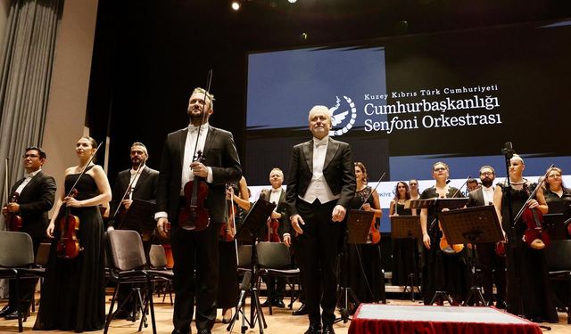 Cumhurbaşkanı Erhürman, Senfoni Orkestrası'nın sezon açılış konserine katıldı