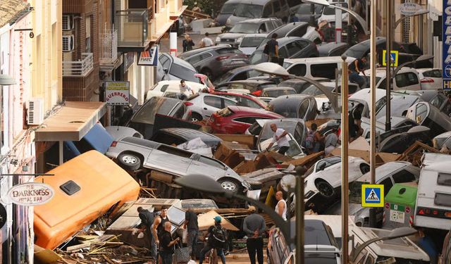 İspanya'da Valensiya özerk yönetim başkanı, sel felaketi nedeniyle istifa etti
