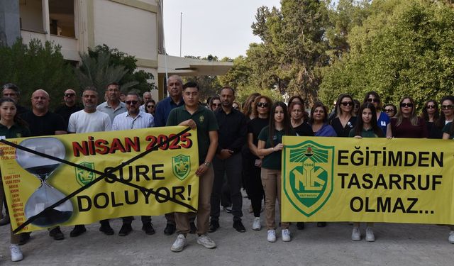 NKL Okul Aile Birliği, okul binası önünde basın açıklaması yaptı