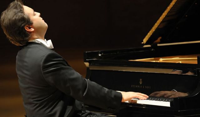Piyanist Alexei Volodin pazar akşamı Bellapais'ta sahne alıyor