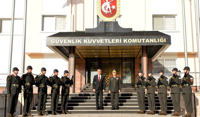 Erhürman, KTBK ve GKK Komutanlarını ziyaret etti