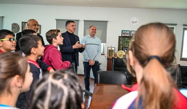 Gönyeli Belediyesi Başkanı Amcaoğlu: 'Drone Futbolu, Kıbrıs'ta ilk kez çocuklarla buluştu'