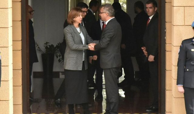 Holguin: 'Ön müzakere aşamasındayız. Sürekli ve doğrudan diyalog gerekli'