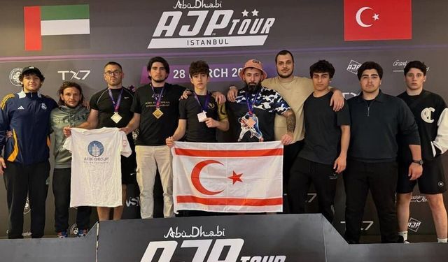 Caeser Fight Club sporcuları İstanbul'da madalyaları topladı