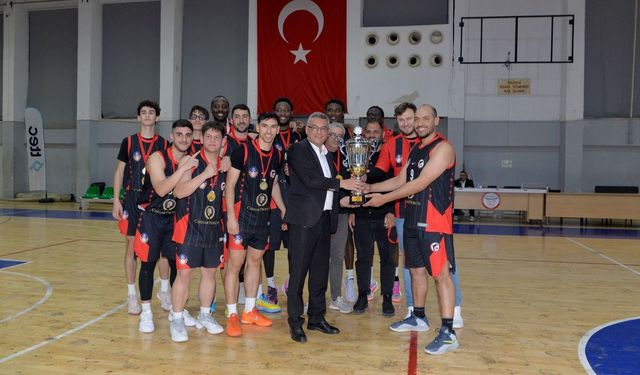 Cumhurbaşkanı Erhürman, KKTC Basketbol Federasyonu Cumhurbaşkanlığı Kupası Final Maçı'nı izledi