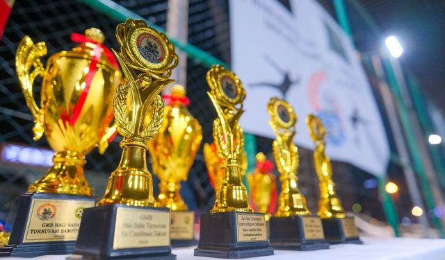 Gazimağusa Kurum ve Kuruluşlar Arası Halı Saha Turnuvası'nın şampiyonu GMB City oldu