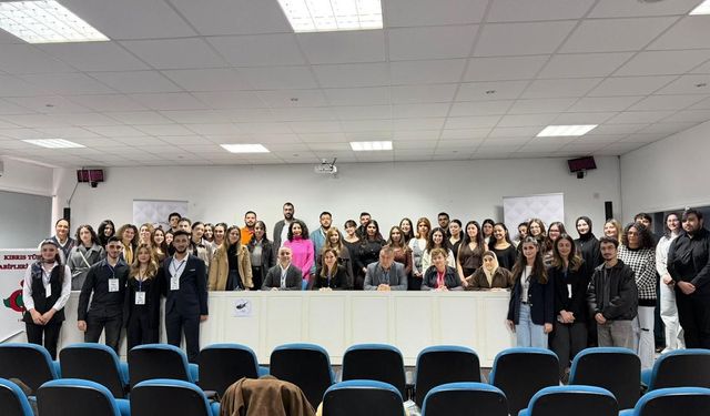 'Geleceğin Hekimlerinin Gelecek Planlamasında Yol Haritası' konulu seminer düzenlendi
